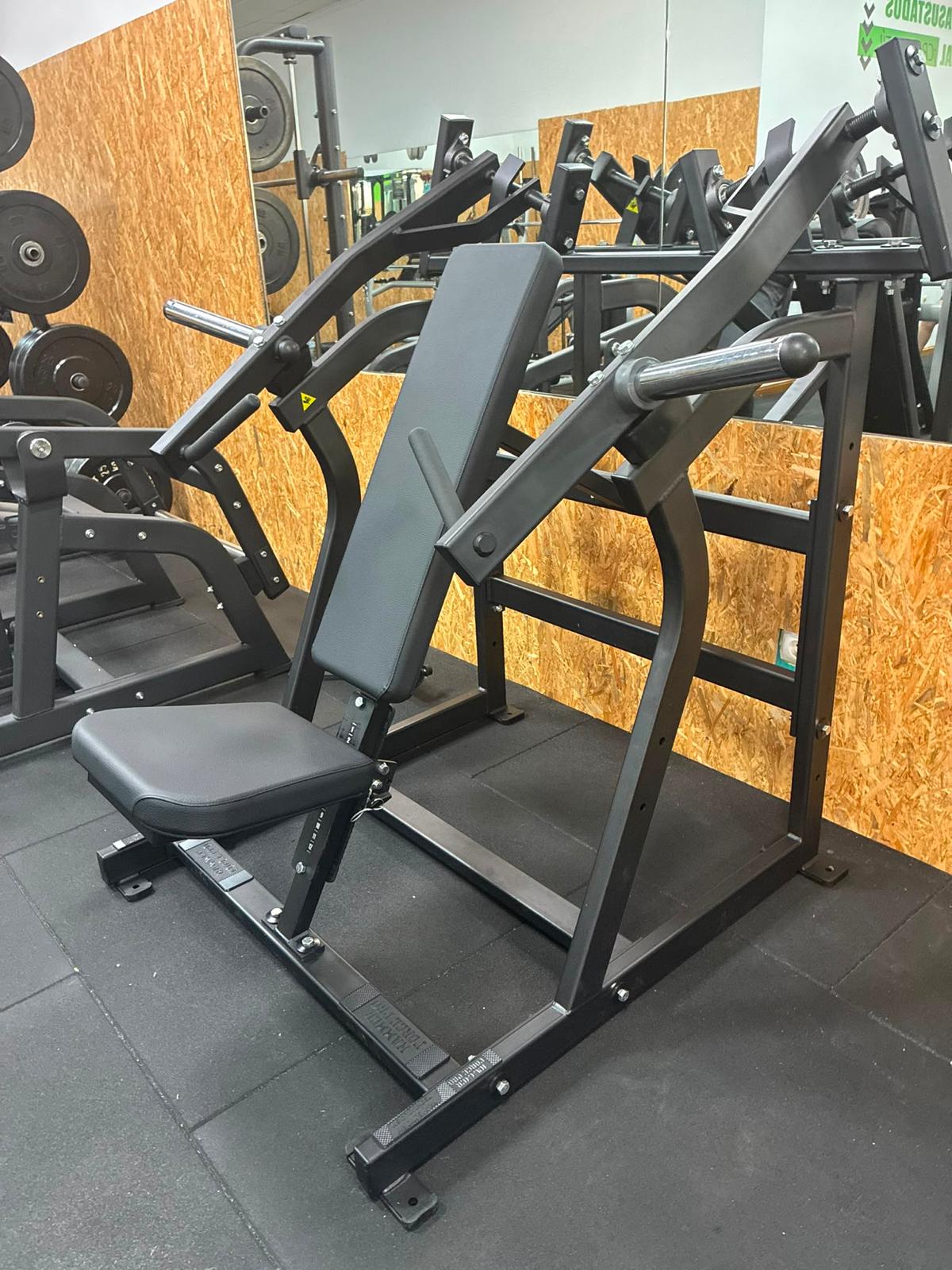 Zona de entrenamiento de fitness y cardio en Entrena-T