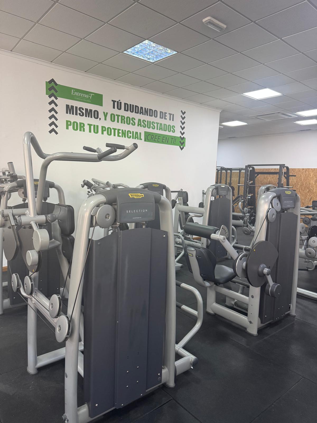 Zona de cardio y fuerza en Entrena-T Fitness & Wellness